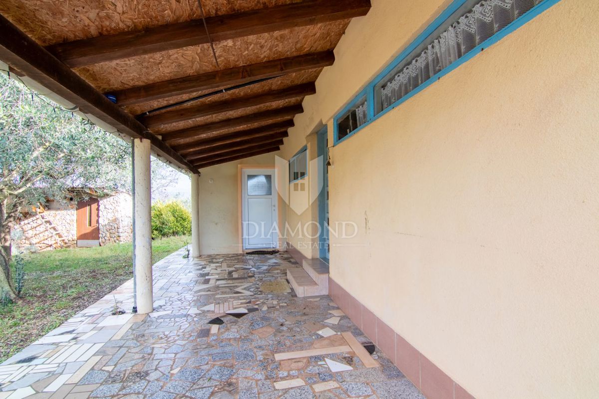 Hiša na otoku Krku v Malinski