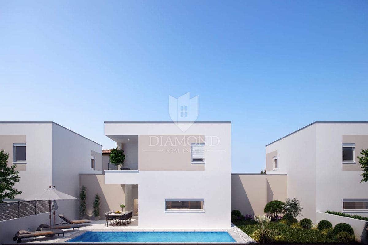 Poreč – moderna vrstna hiša v visoki roh-bau fazi