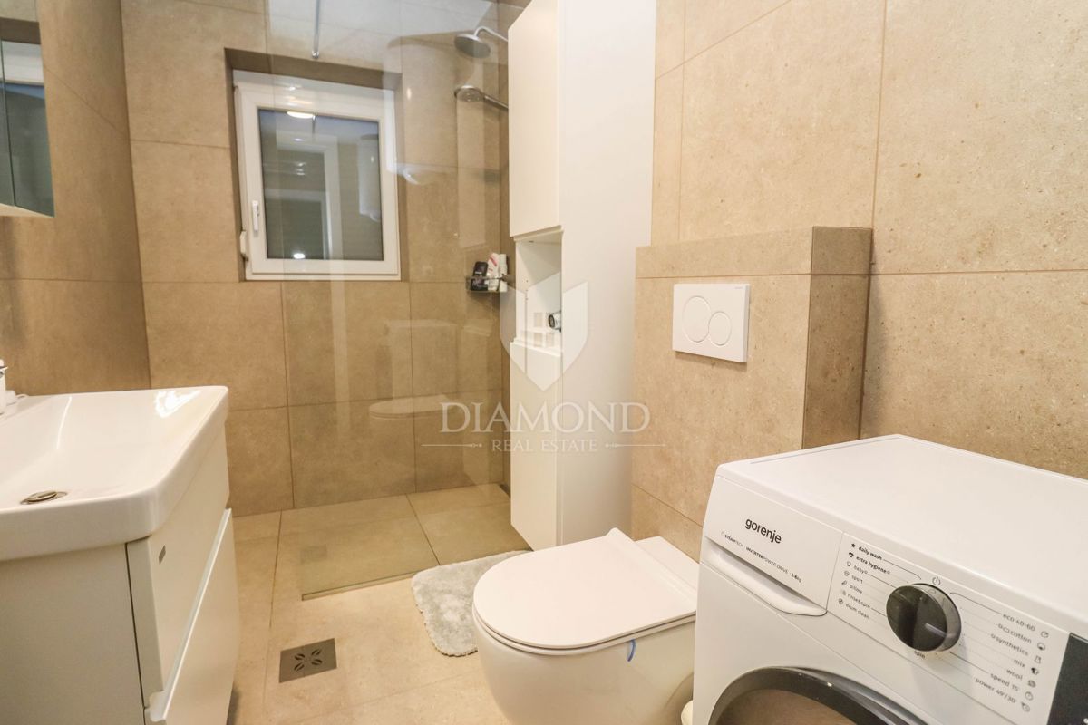 Privlačno stanovanje z zasebnim vrtom v Premanturi