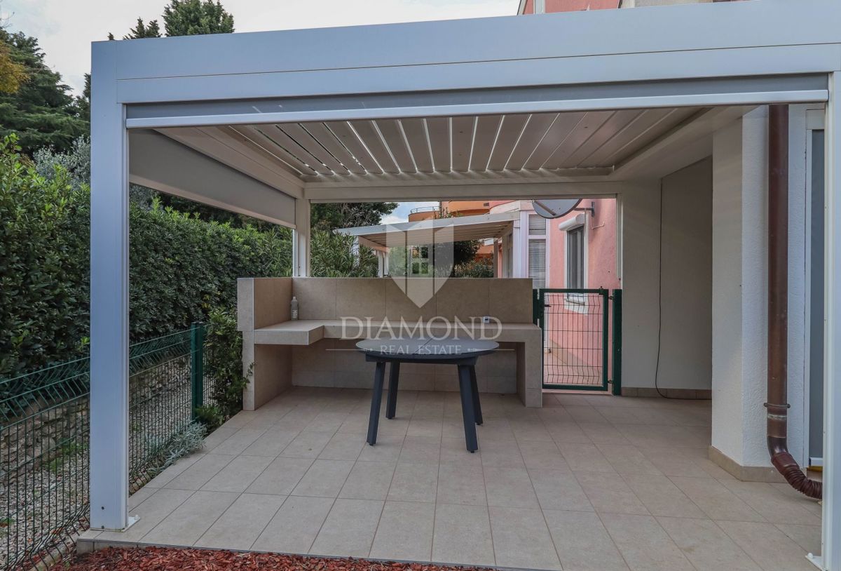 Privlačno stanovanje z zasebnim vrtom v Premanturi