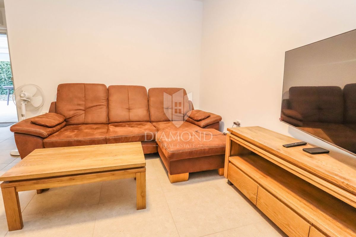 Privlačno stanovanje z zasebnim vrtom v Premanturi