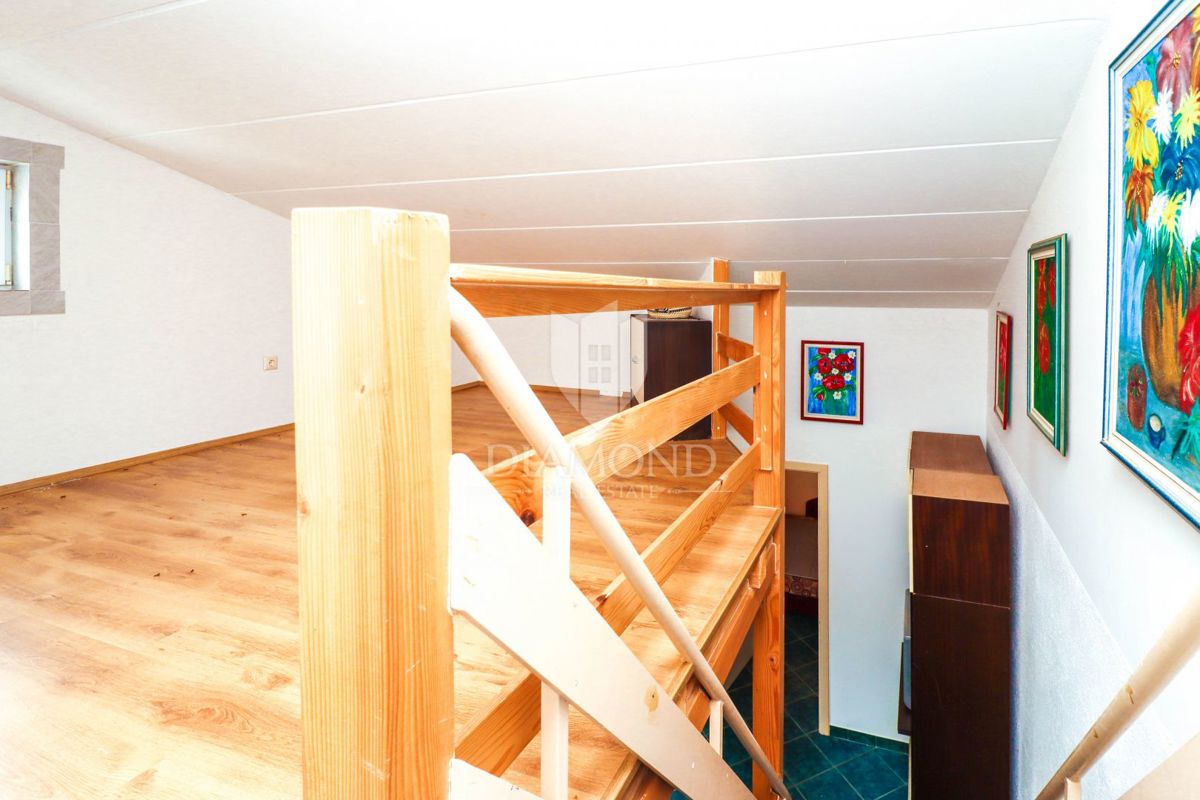 Poreč – prostorno dvoetažno stanovanje v tretjem nadstropju