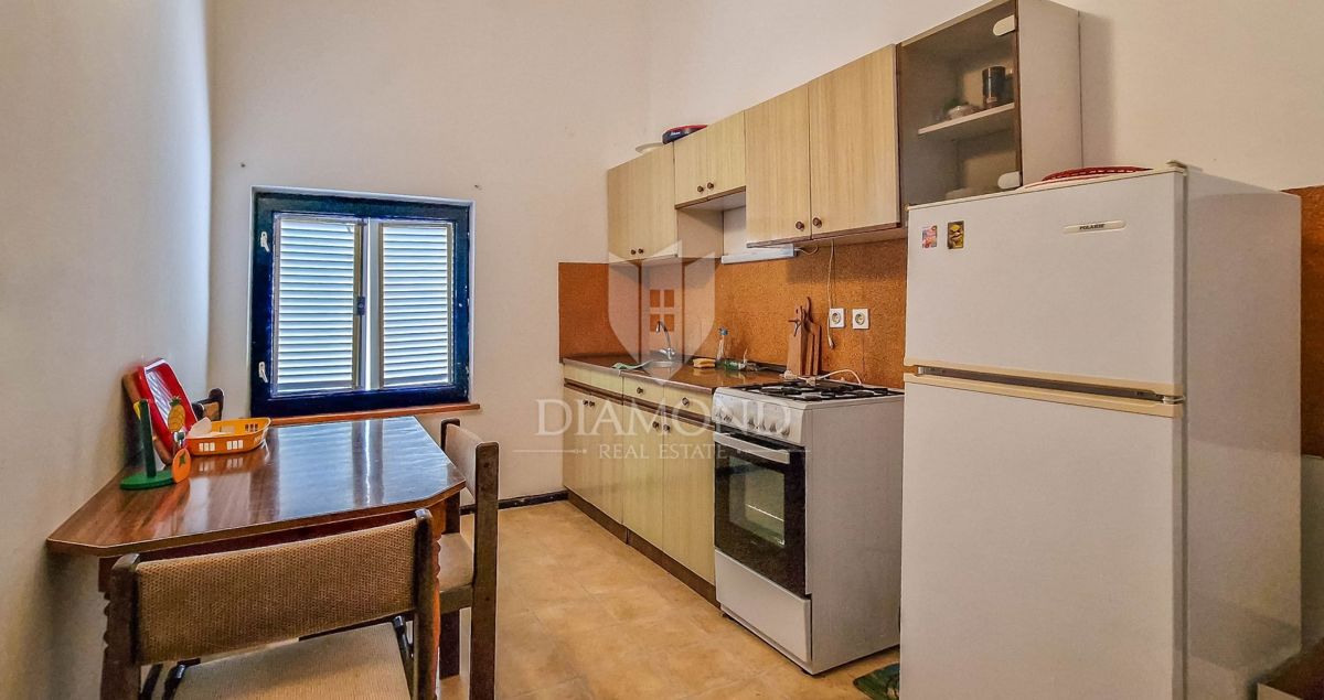 EKSKLUZIVNO! Ližnjan, stanovanjska hiša z veliko potenciala!