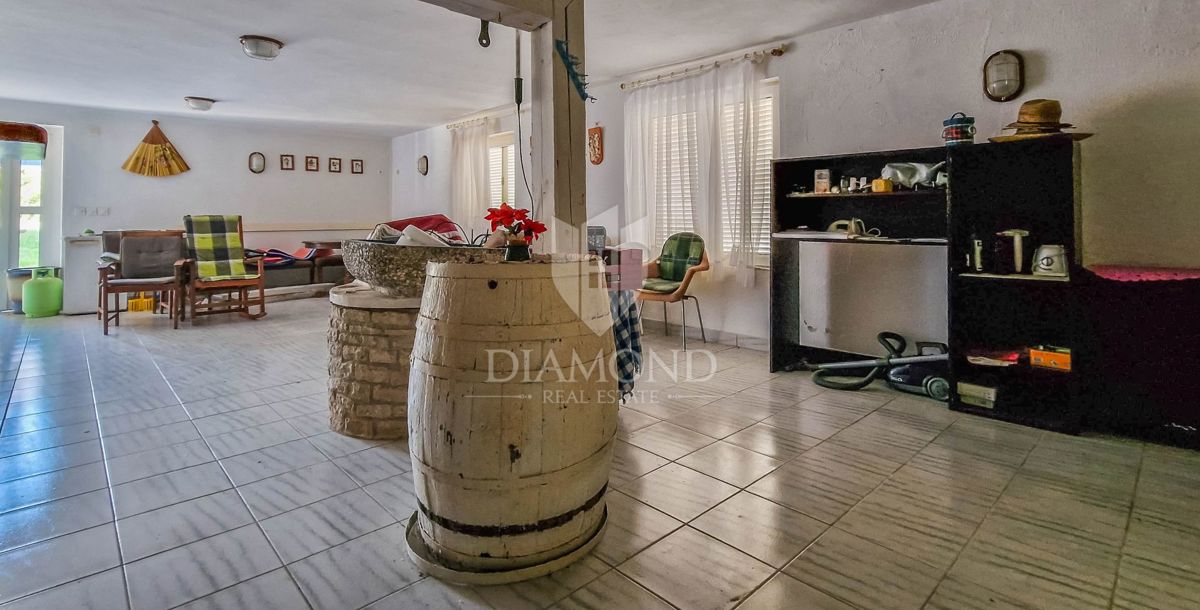 EKSKLUZIVNO! Ližnjan, stanovanjska hiša z veliko potenciala!