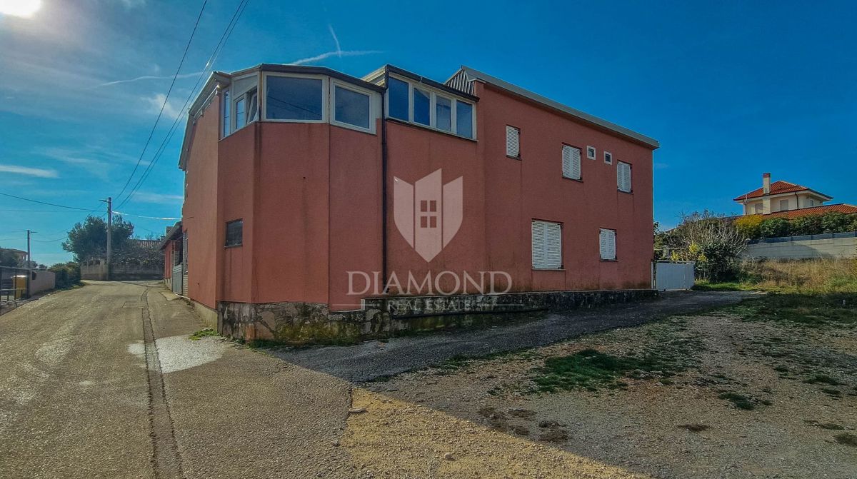 EKSKLUZIVNO! Ližnjan, stanovanjska hiša z veliko potenciala!