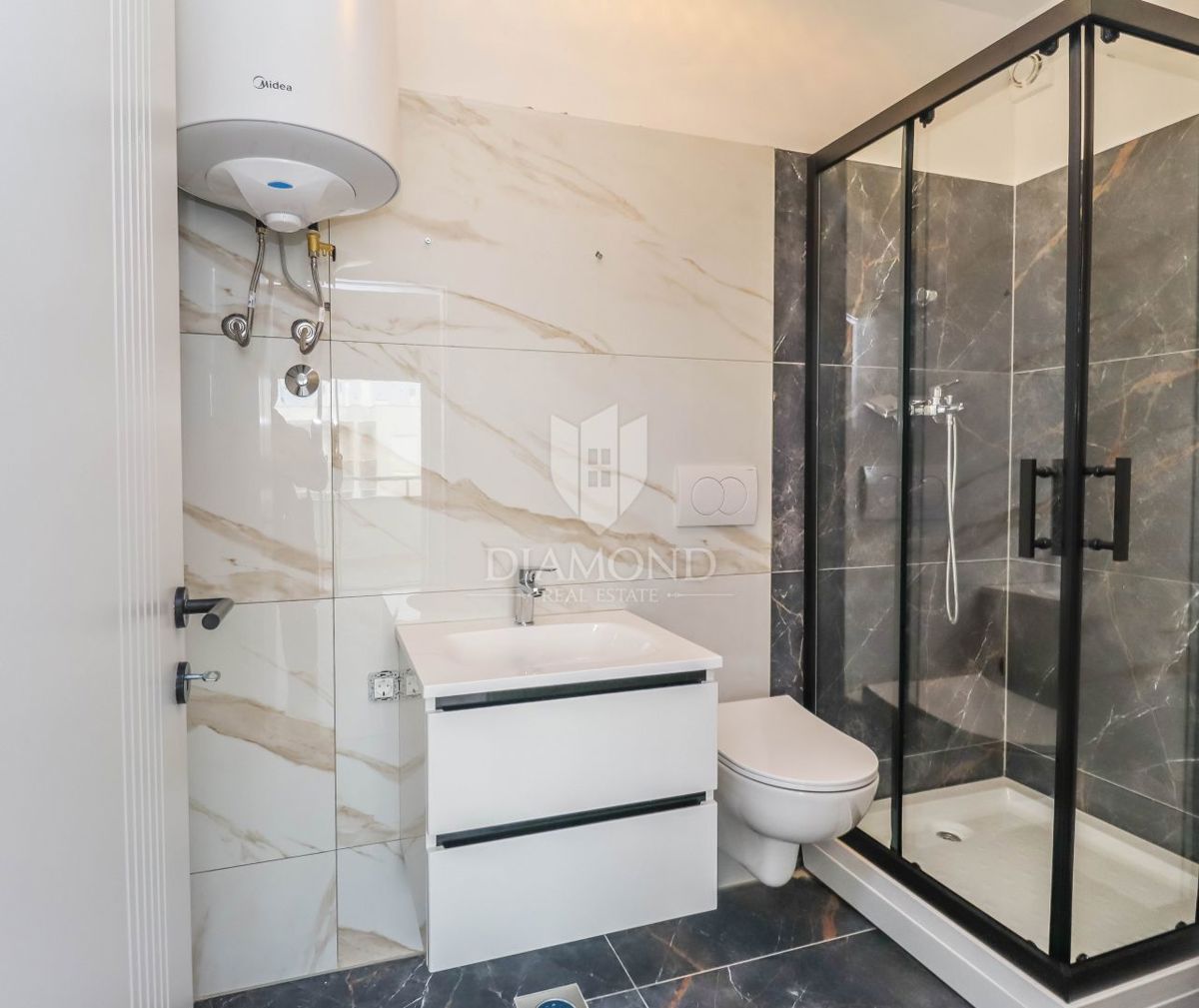 Moderna grasonjera v novogradnji v Medulinu