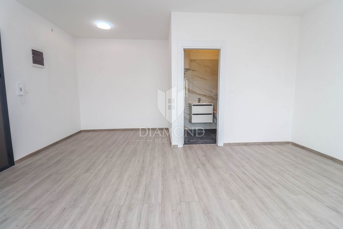 Moderna grasonjera v novogradnji v Medulinu