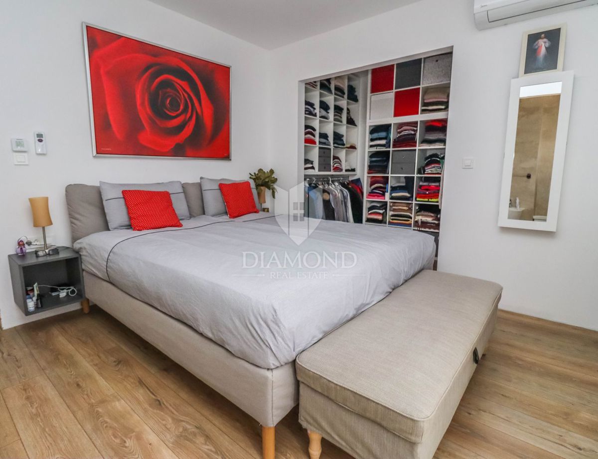 Nova moderna hiša z bazenom v Banjolah