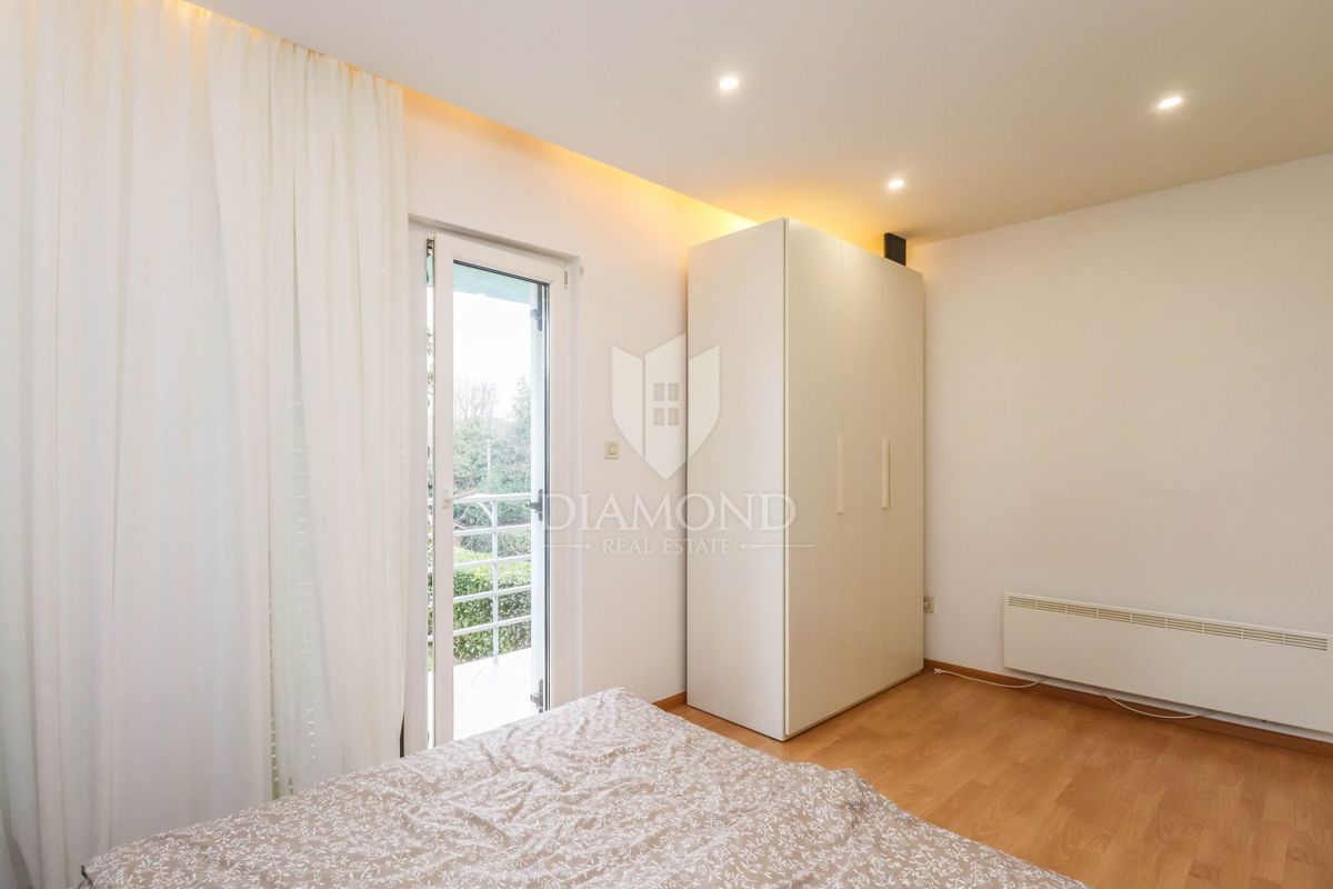 PRILOŽNOST! ROVINJ! NOVO STANOVANJE S TREM BALKONI!