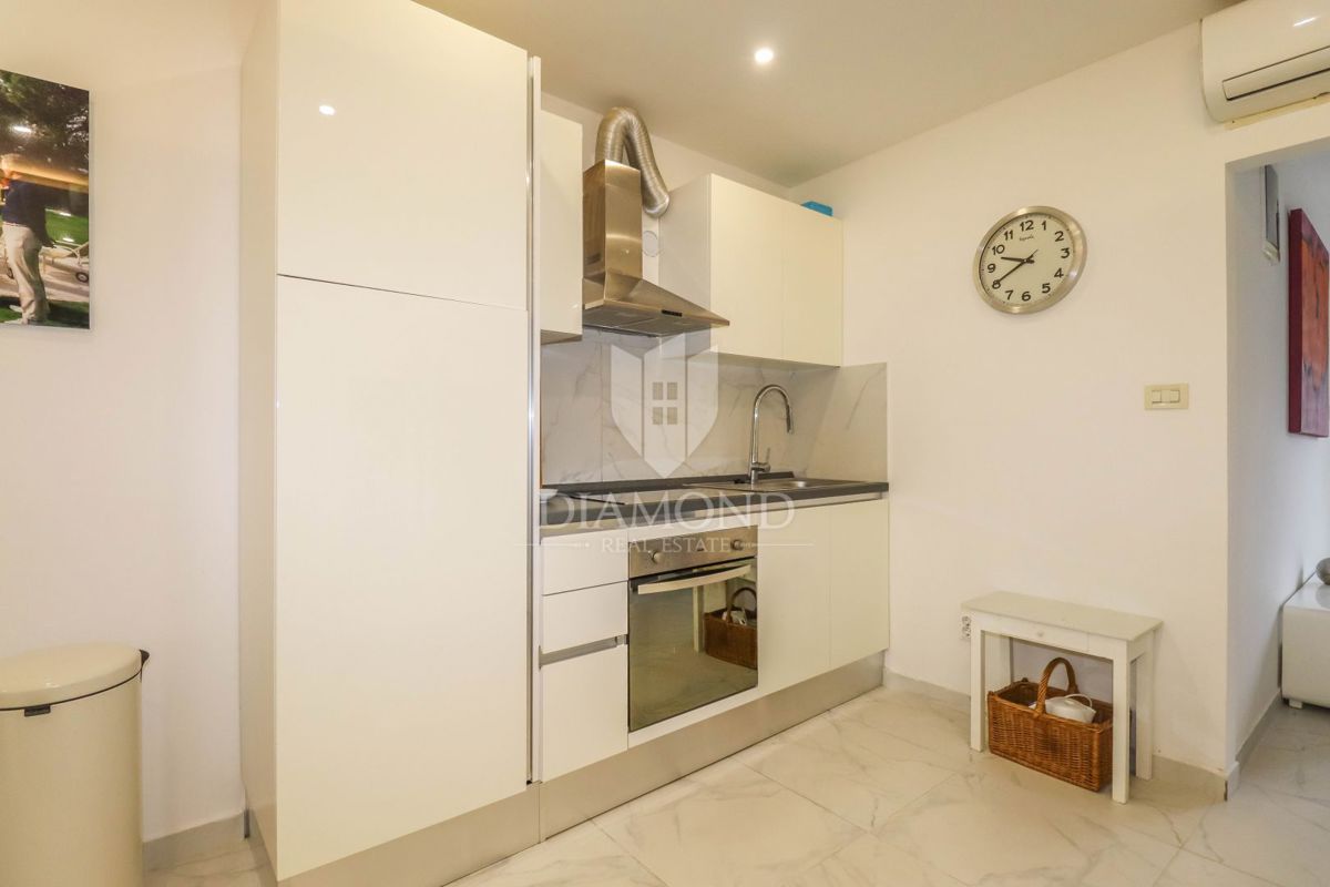 PRILOŽNOST! ROVINJ! NOVO STANOVANJE S TREM BALKONI!