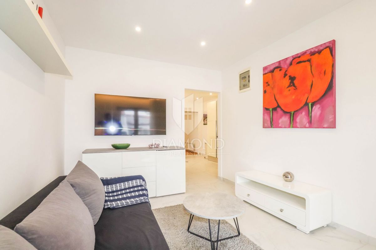 PRILOŽNOST! ROVINJ! NOVO STANOVANJE S TREM BALKONI!