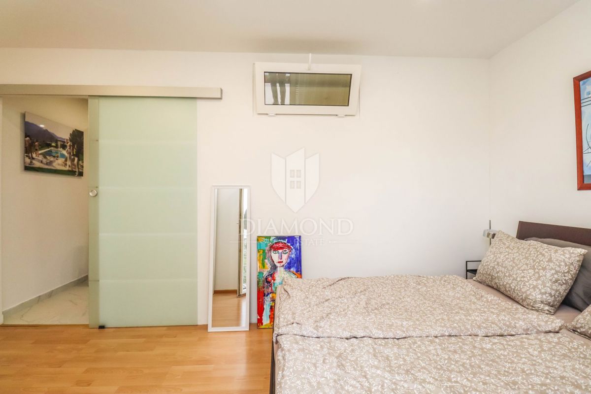 PRILOŽNOST! ROVINJ! NOVO STANOVANJE S TREM BALKONI!