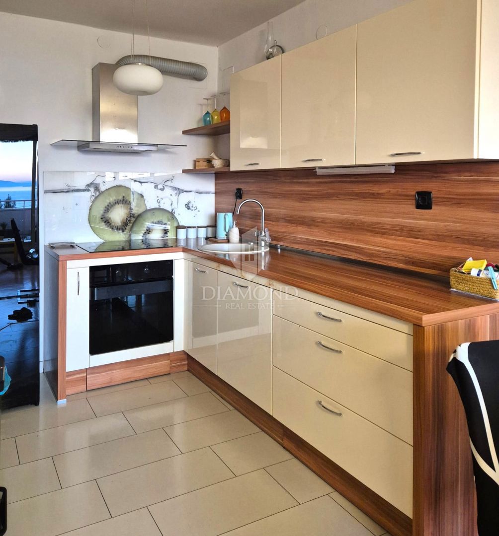 RIJEKA, GORNJA VEŽICA- Stanovanje s pogledom na morje, 2s+dnevna soba