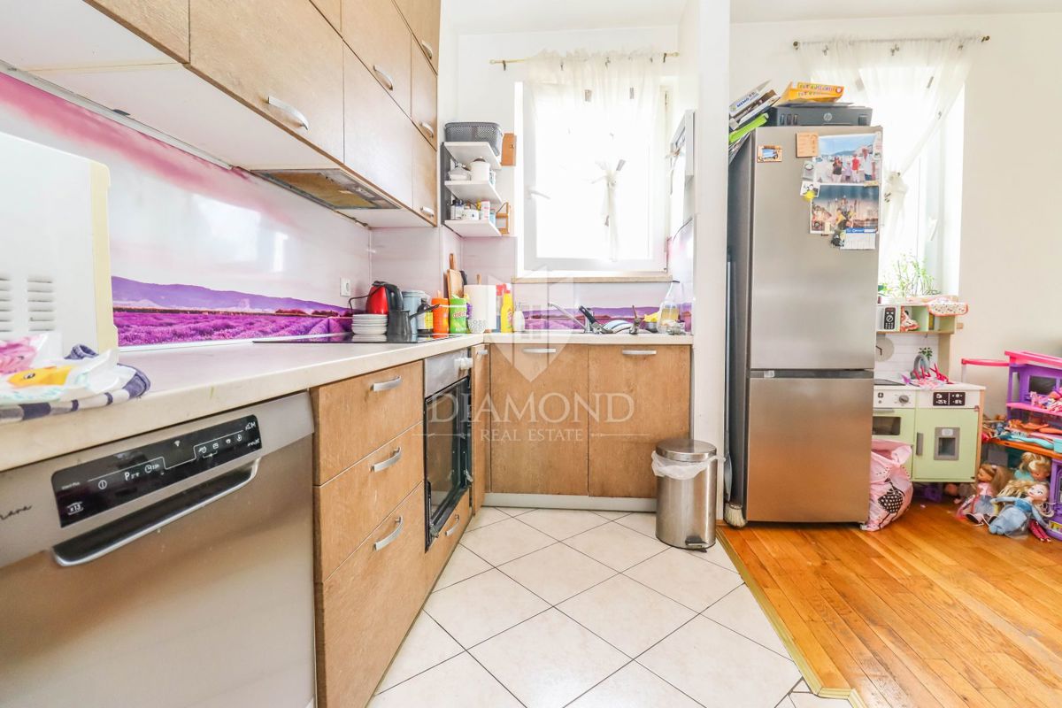 Pula, stanovanje z 2 spalnicama na iskani lokaciji!