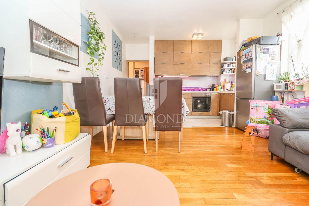 Pula, stanovanje z 2 spalnicama na iskani lokaciji!