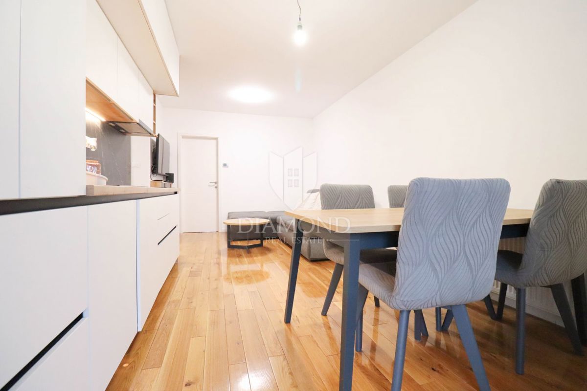 Zagreb, Voltino! Popolnoma prenovljeno trisobno stanovanje!