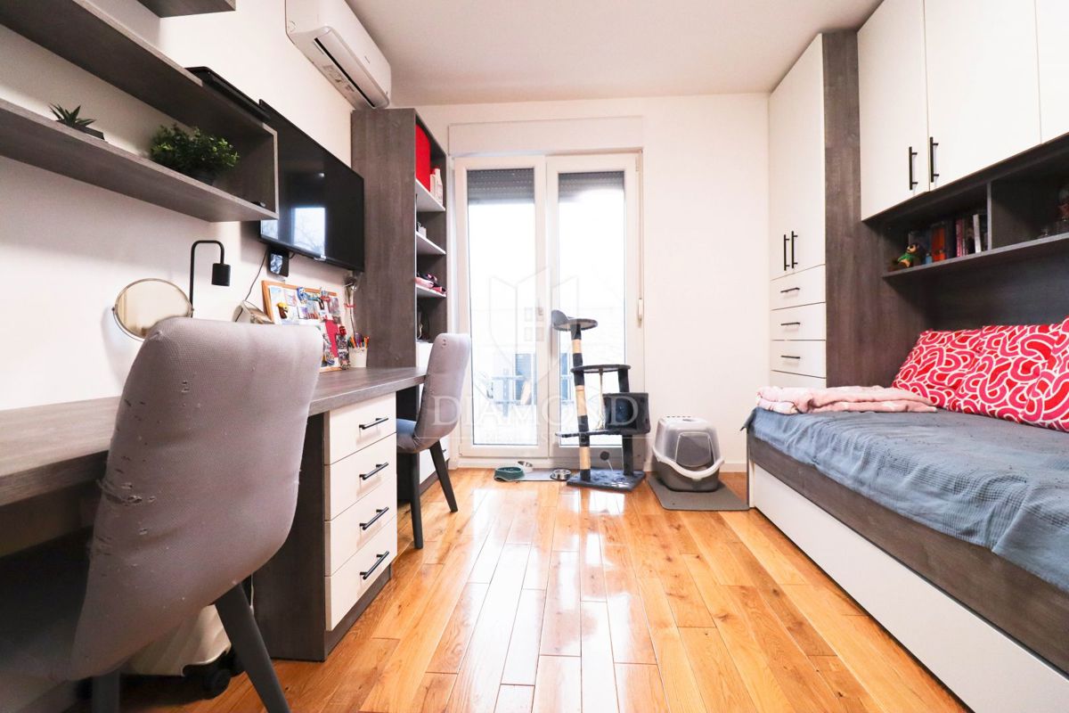 Zagreb, Voltino! Popolnoma prenovljeno trisobno stanovanje!