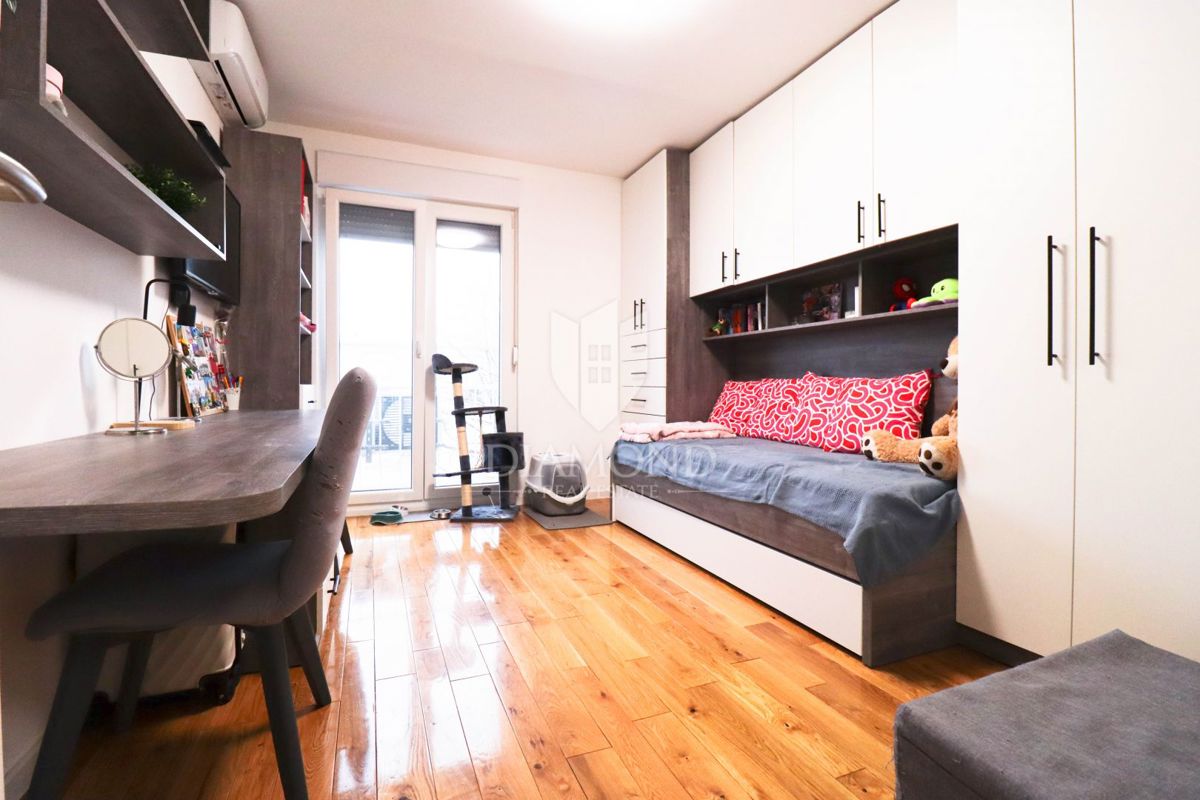 Zagreb, Voltino! Popolnoma prenovljeno trisobno stanovanje!