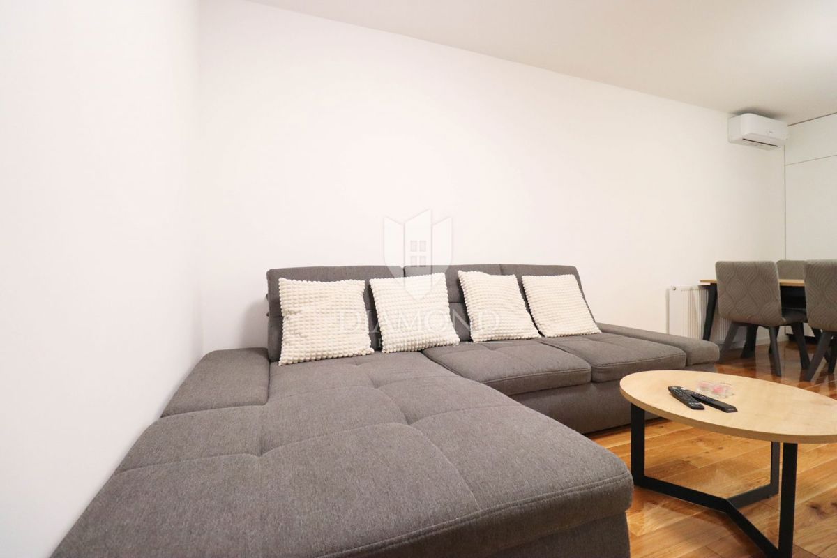 Zagreb, Voltino! Popolnoma prenovljeno trisobno stanovanje!