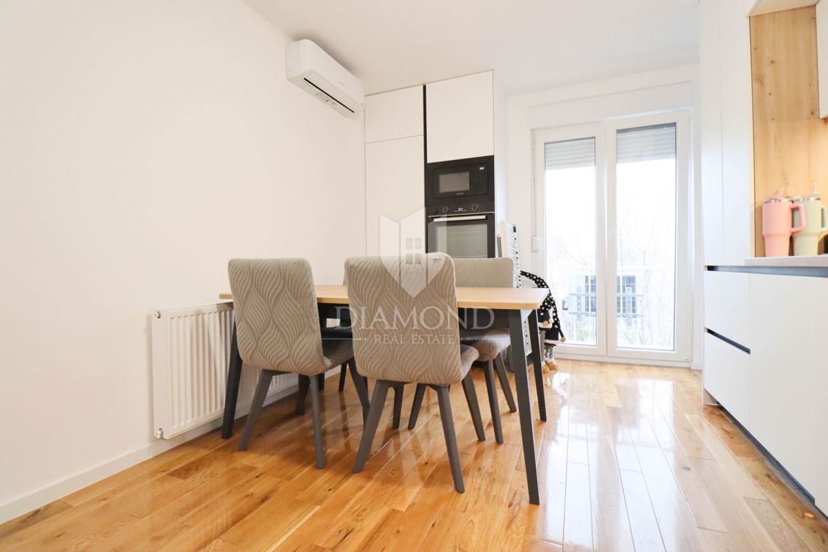 Zagreb, Voltino! Popolnoma prenovljeno trisobno stanovanje!