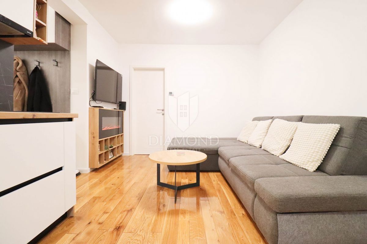 Zagreb, Voltino! Popolnoma prenovljeno trisobno stanovanje!