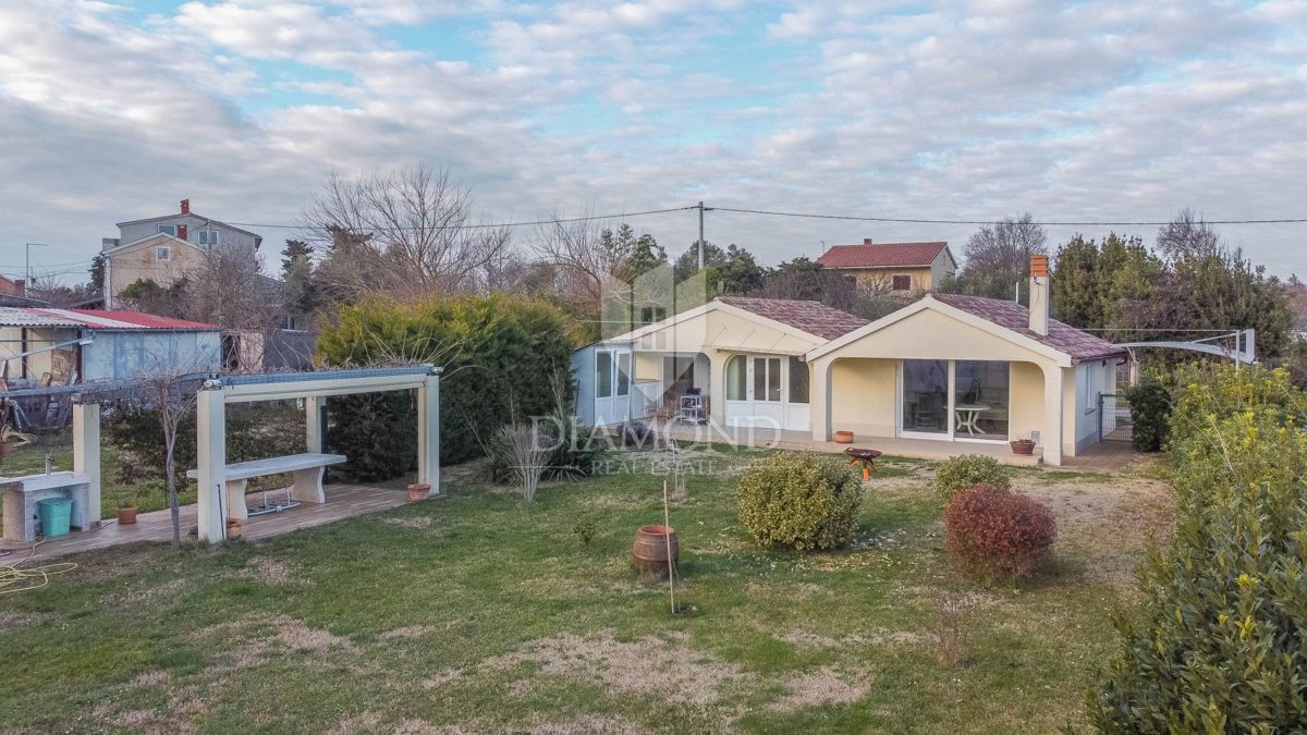 Pula okolica, hiša s čudovitim vrtom