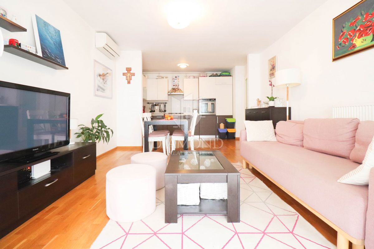 Zagreb, Špansko! Funkcionalno trisobno stanovanje!