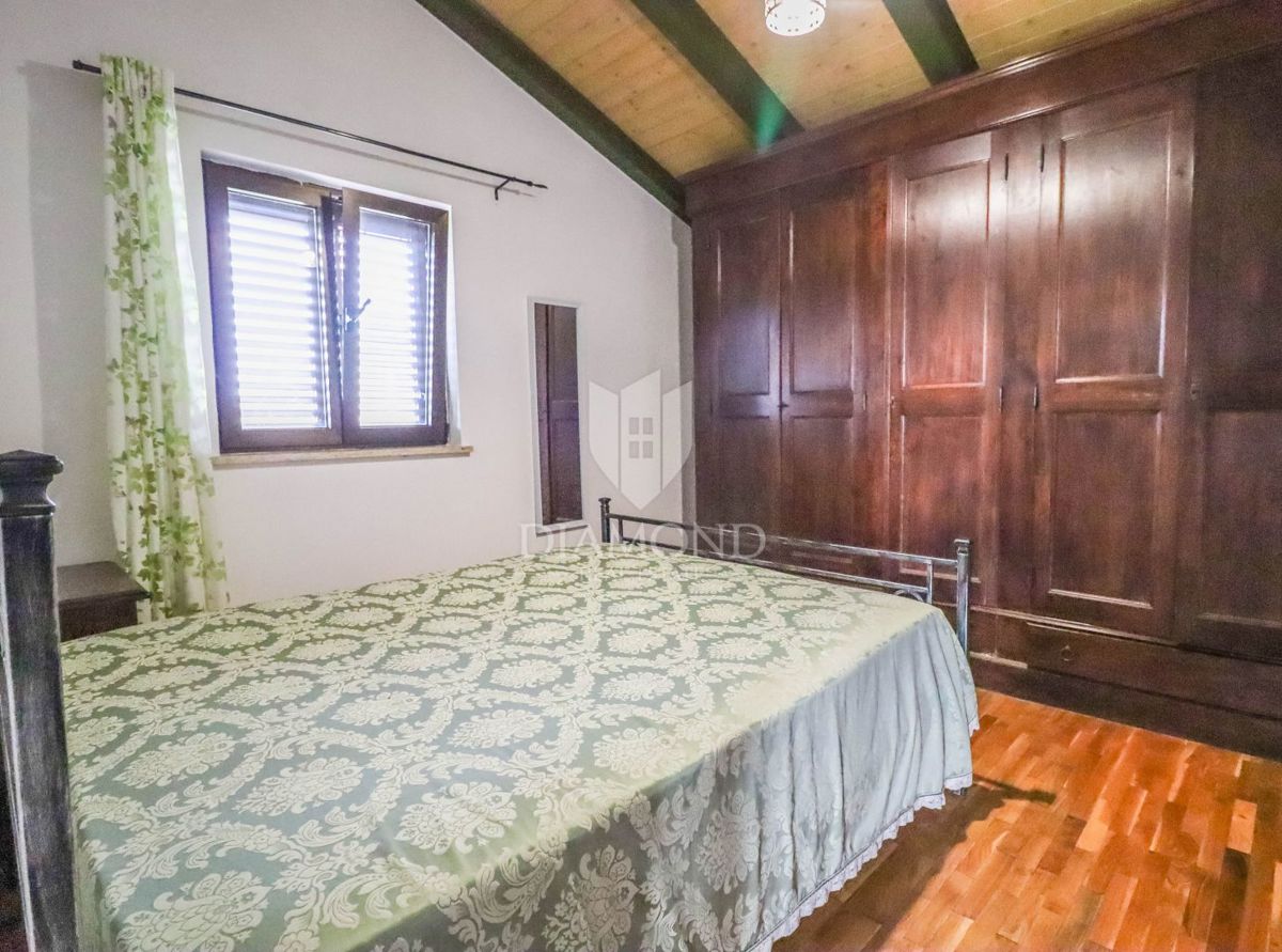 PRILOŽNOST! HIŠA, KOČA IN ZEMLJIŠČE V BLIŽINI ROVINJA!