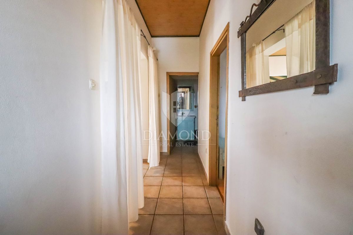 PRILOŽNOST! HIŠA, KOČA IN ZEMLJIŠČE V BLIŽINI ROVINJA!