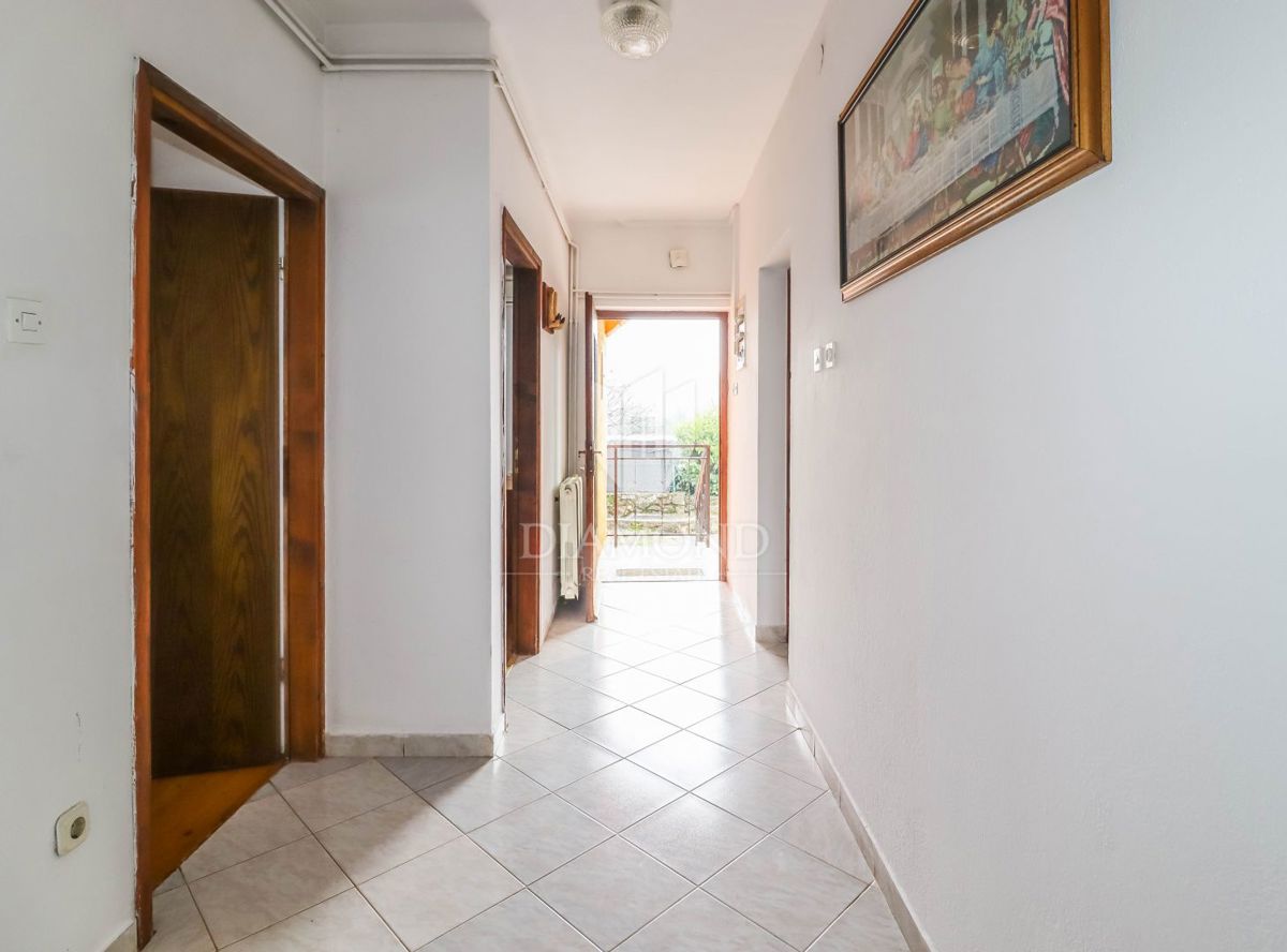 PRILOŽNOST! HIŠA, KOČA IN ZEMLJIŠČE V BLIŽINI ROVINJA!