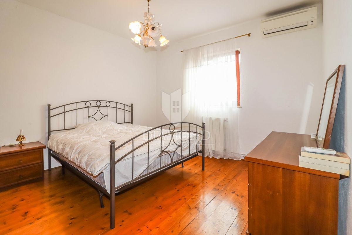 PRILOŽNOST! HIŠA, KOČA IN ZEMLJIŠČE V BLIŽINI ROVINJA!