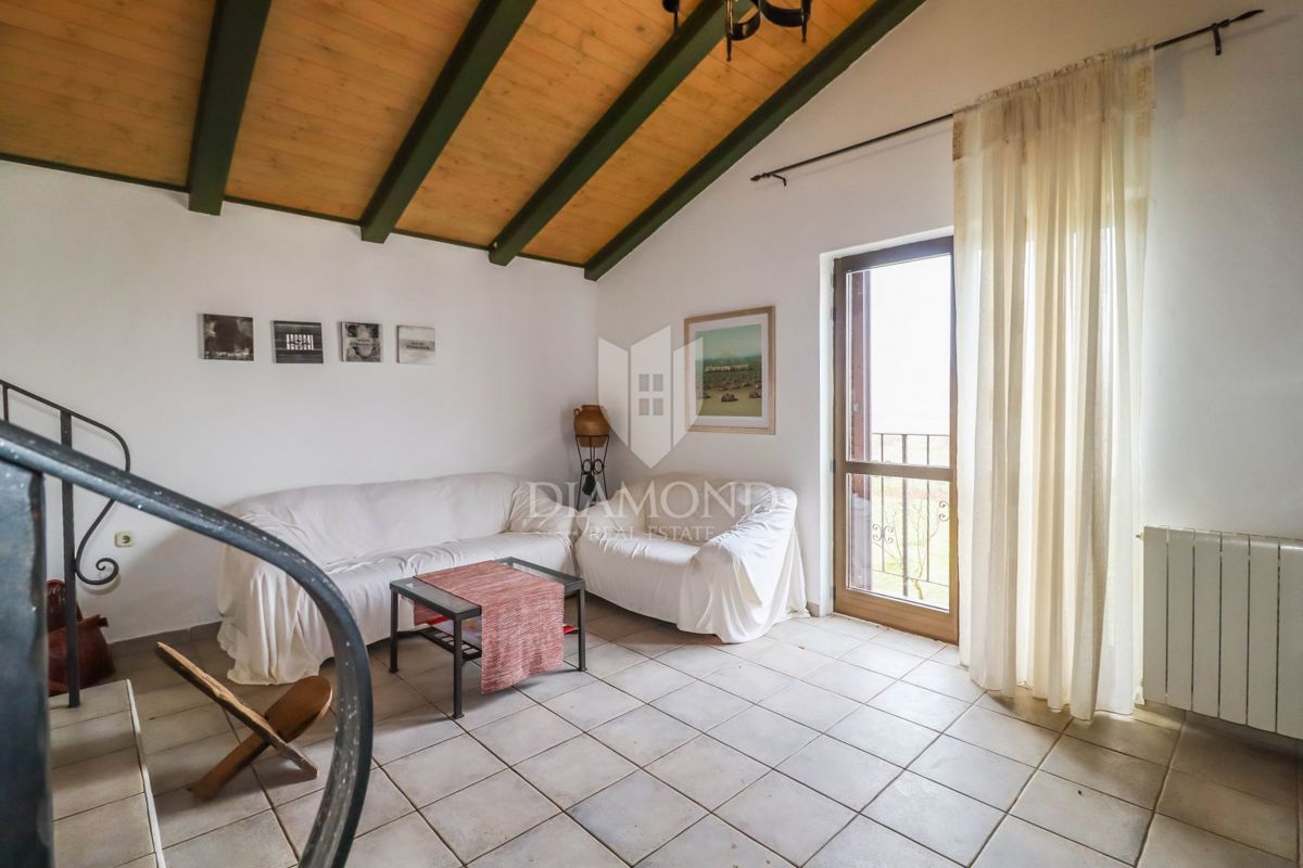 PRILOŽNOST! HIŠA, KOČA IN ZEMLJIŠČE V BLIŽINI ROVINJA!