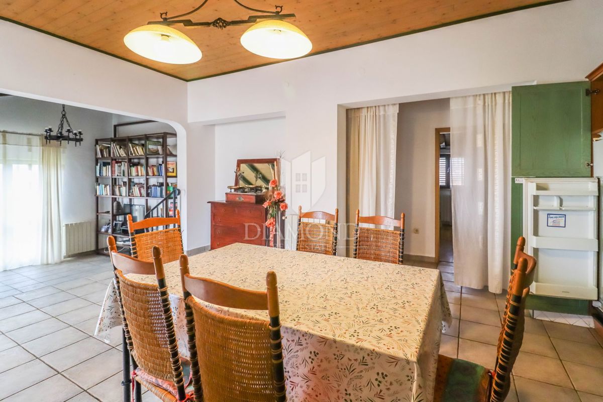 PRILOŽNOST! HIŠA, KOČA IN ZEMLJIŠČE V BLIŽINI ROVINJA!