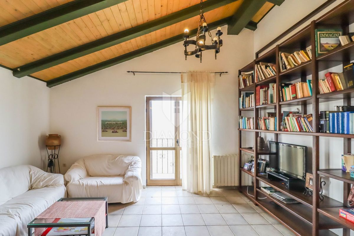 PRILOŽNOST! HIŠA, KOČA IN ZEMLJIŠČE V BLIŽINI ROVINJA!