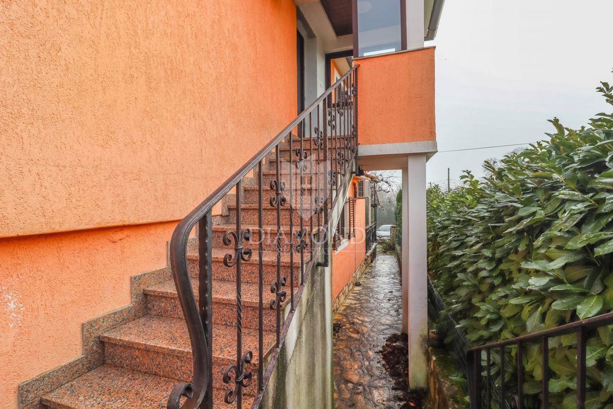 PRILOŽNOST! HIŠA, KOČA IN ZEMLJIŠČE V BLIŽINI ROVINJA!