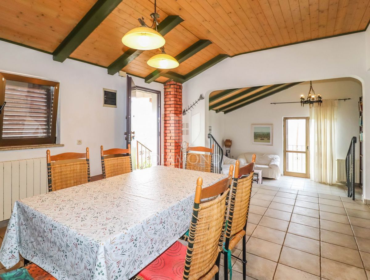 PRILOŽNOST! HIŠA, KOČA IN ZEMLJIŠČE V BLIŽINI ROVINJA!