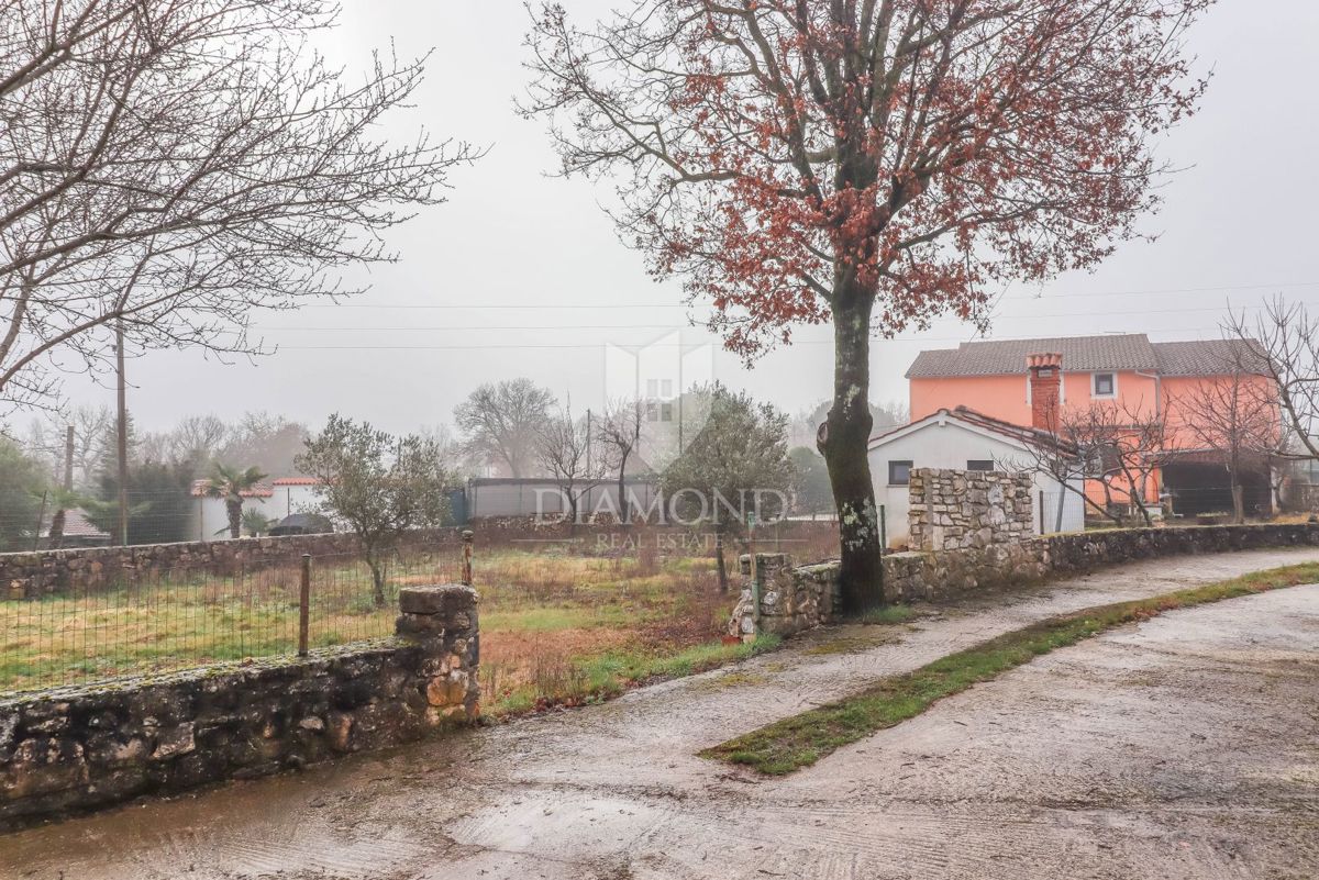PRILOŽNOST! HIŠA, KOČA IN ZEMLJIŠČE V BLIŽINI ROVINJA!