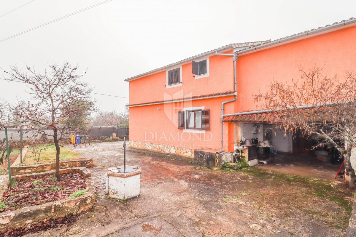 PRILOŽNOST! HIŠA, KOČA IN ZEMLJIŠČE V BLIŽINI ROVINJA!