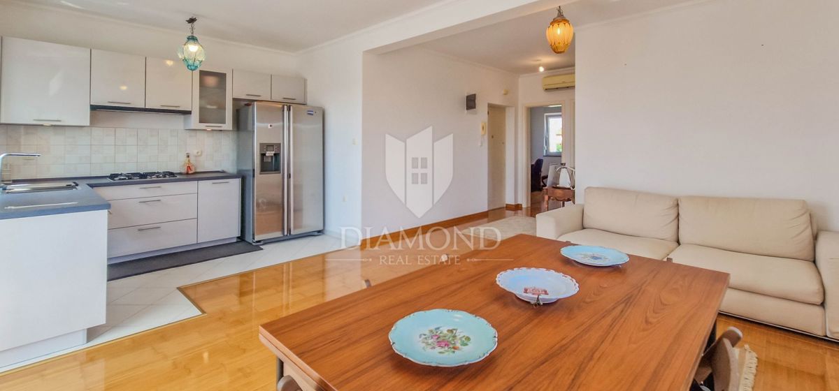 EKSKLUZIVNO! Novigrad, stanovanje 60m2 s čudovitim pogledom na morje!