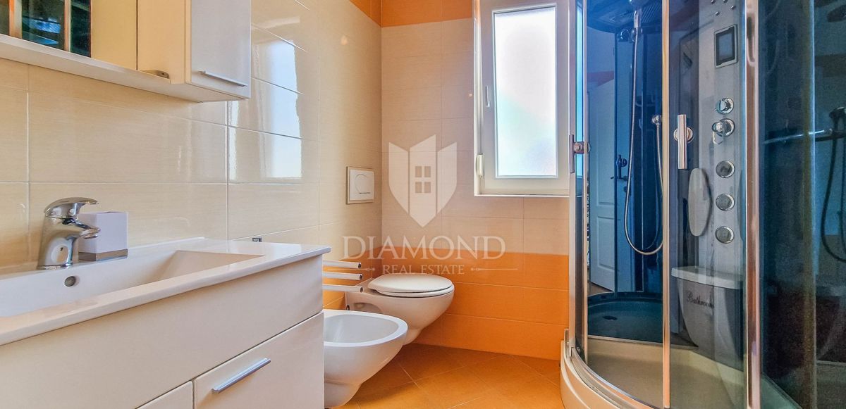 EKSKLUZIVNO! Novigrad, stanovanje 60m2 s čudovitim pogledom na morje!