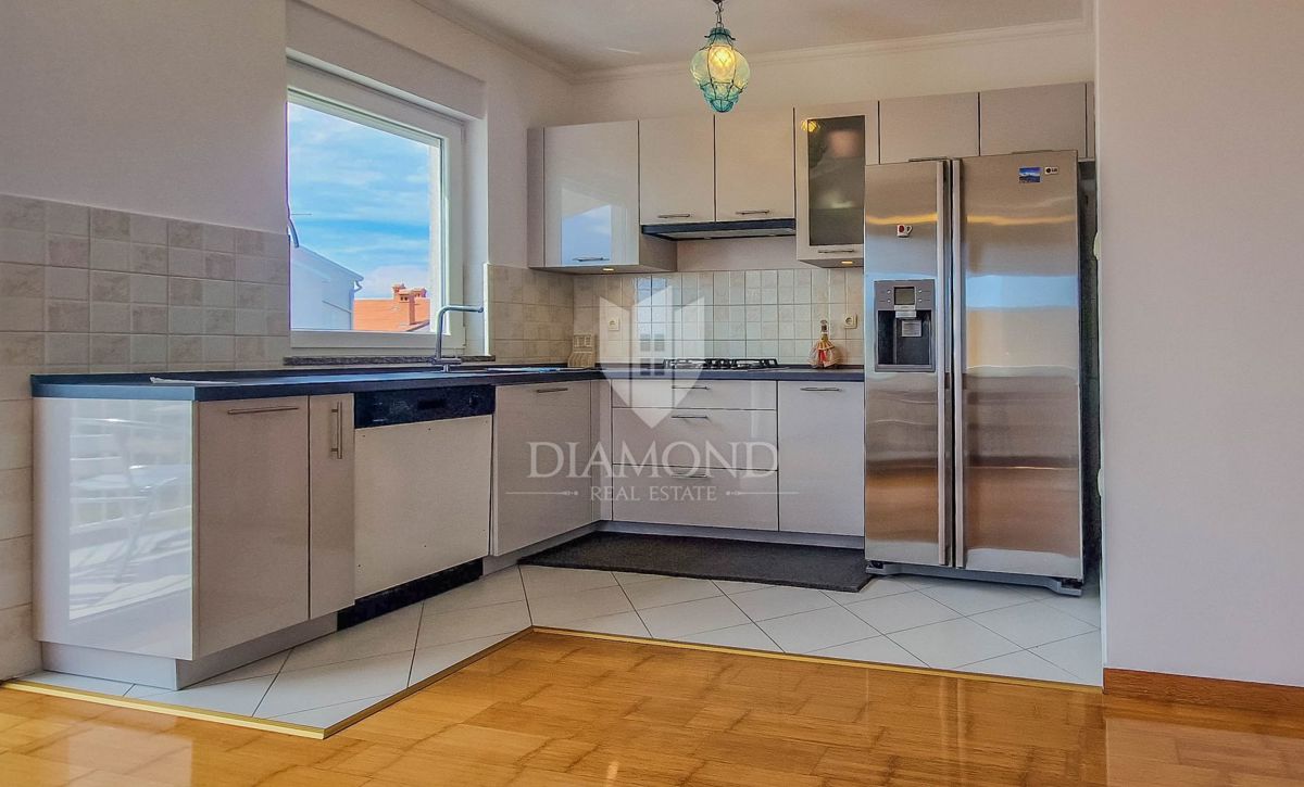 EKSKLUZIVNO! Novigrad, stanovanje 60m2 s čudovitim pogledom na morje!