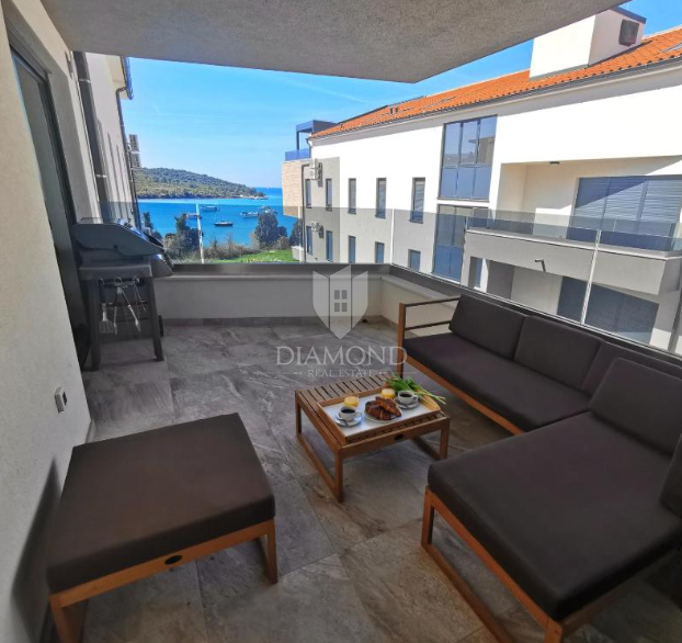 PRVA VRSTA DO MORJA - Prodaja luksuznega apartmaja v Banjolah