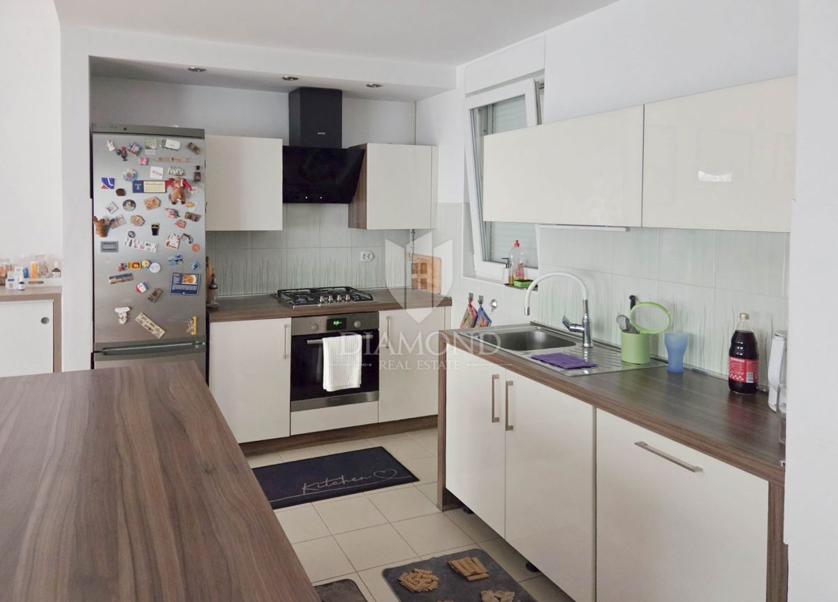 Zagreb, Špansko! Petsobno stanovanje z dvoriščem!