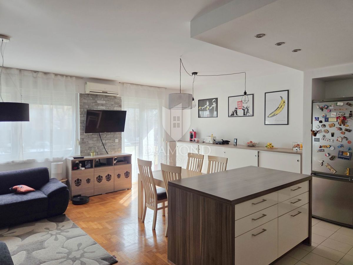 Zagreb, Špansko! Petsobno stanovanje z dvoriščem!