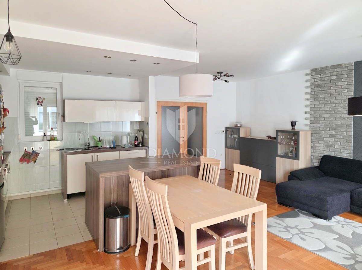 Zagreb, Špansko! Petsobno stanovanje z dvoriščem!