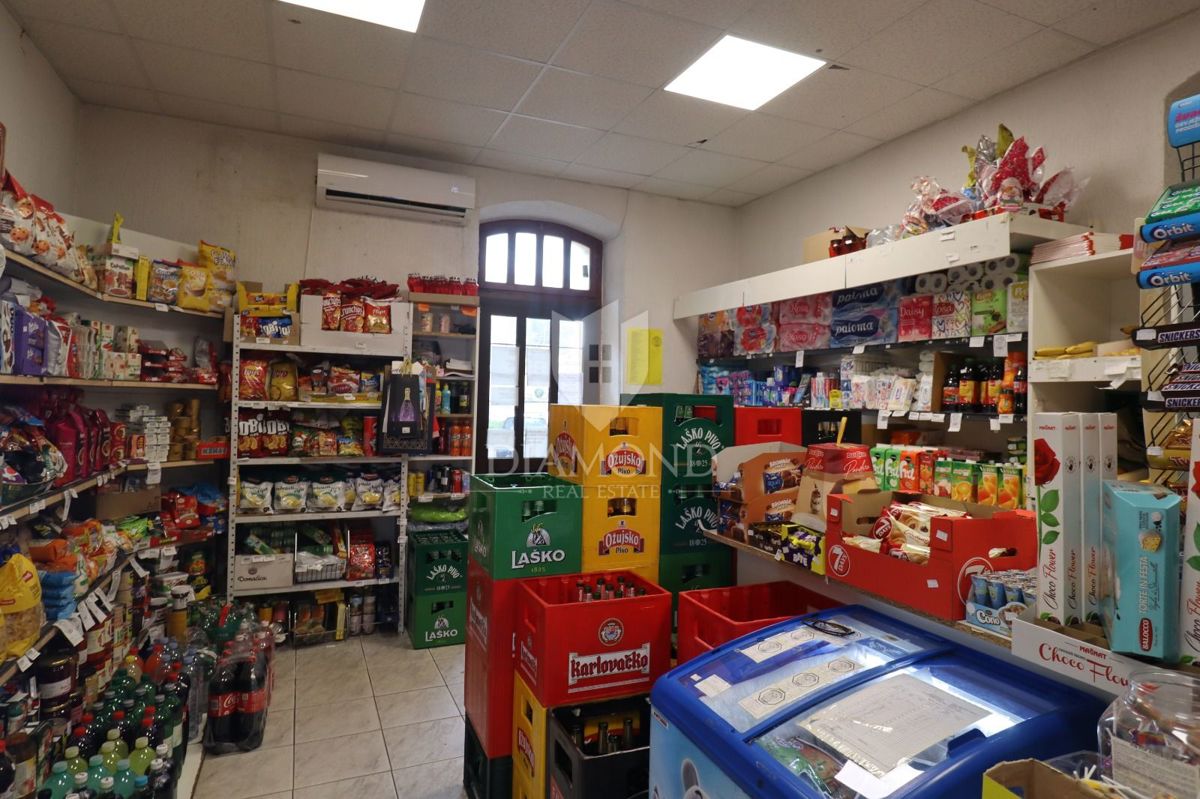 Pula – Stoja | Dva poslovna prostora v bližini morja z možnostjo preureditve v apartmaja!