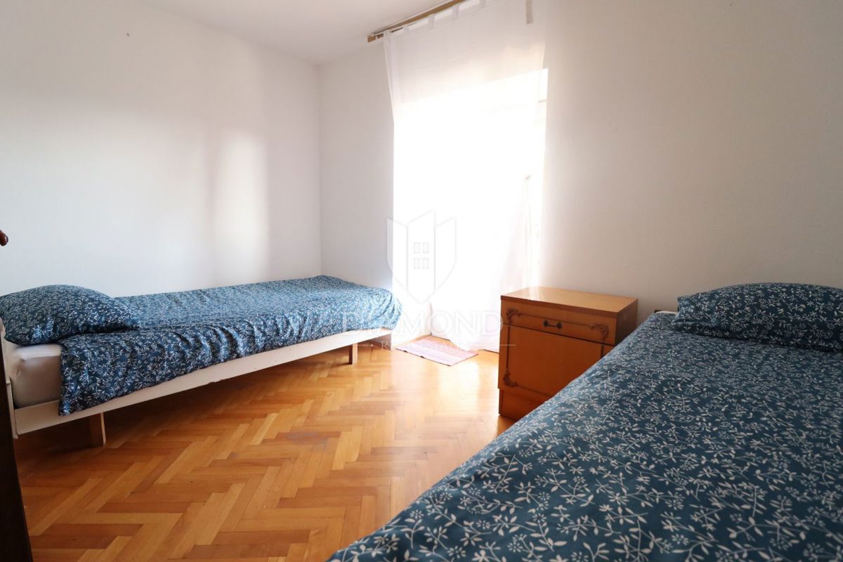 Poreč – hiša z dvema stanovanjskima enotama in velikim potencialom