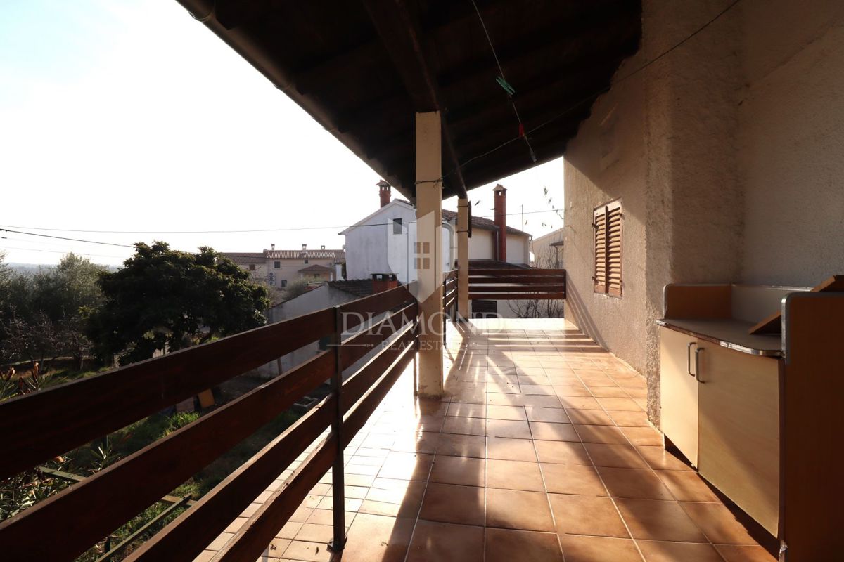 Poreč – hiša z dvema stanovanjskima enotama in velikim potencialom