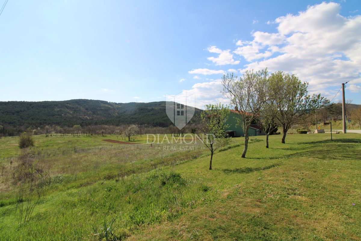 Kršan, okolica - gradbeno zemljišče z dovoljenjem