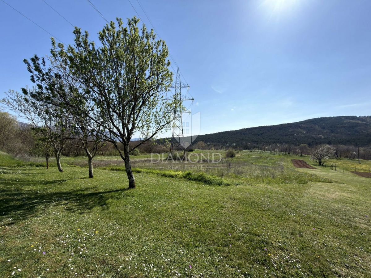 Kršan, okolica - gradbeno zemljišče z dovoljenjem